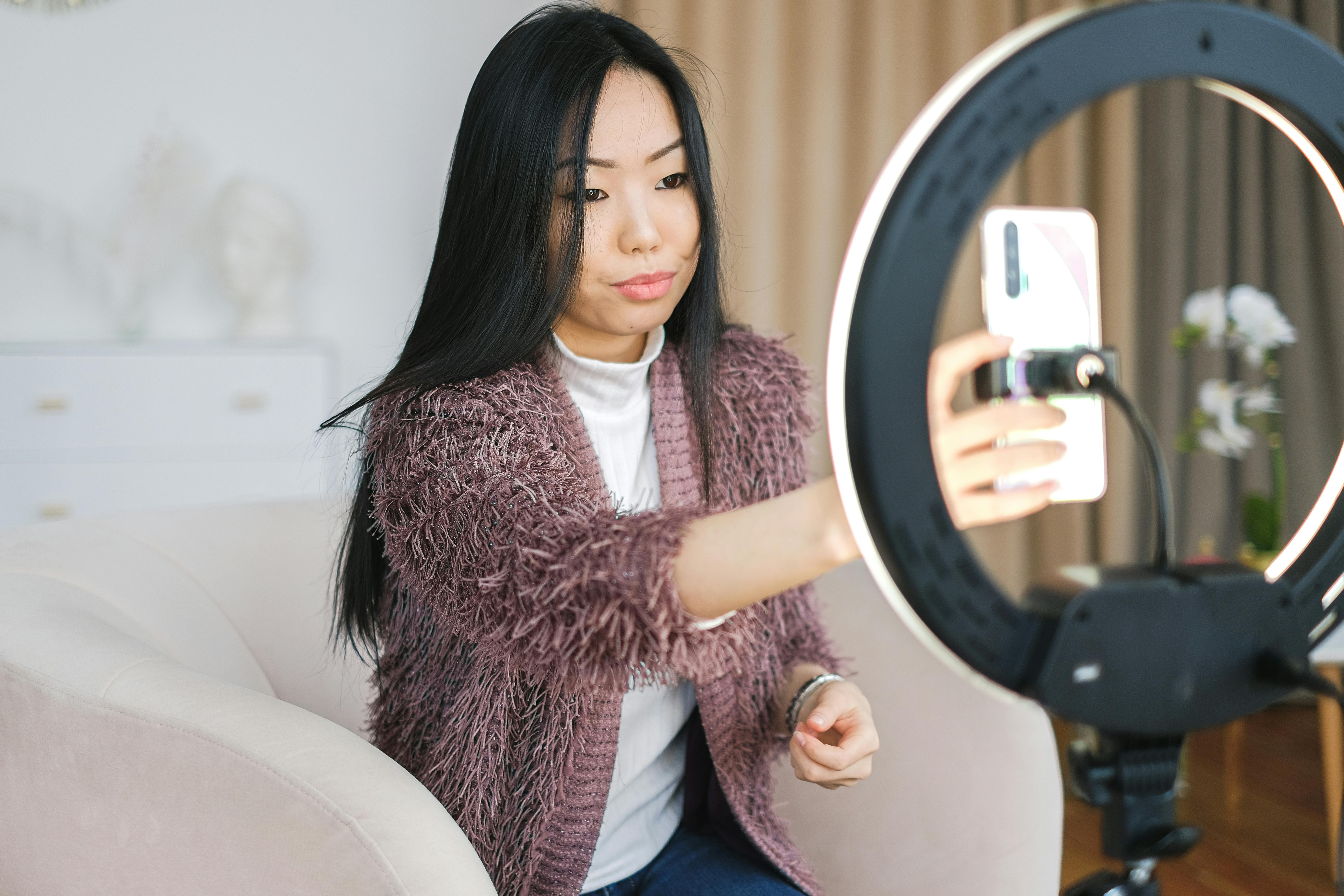 Influencer Collaboration: 10 Creative Ways to Collaborate with Influencers in 2025 (With Examples)